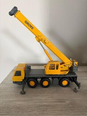 Grove GMK3050 All Terrain Crane 1/50 Scale Model 2092 Diecast Vintage Model Toy